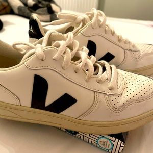 Veja V-90 running shoes sz 38